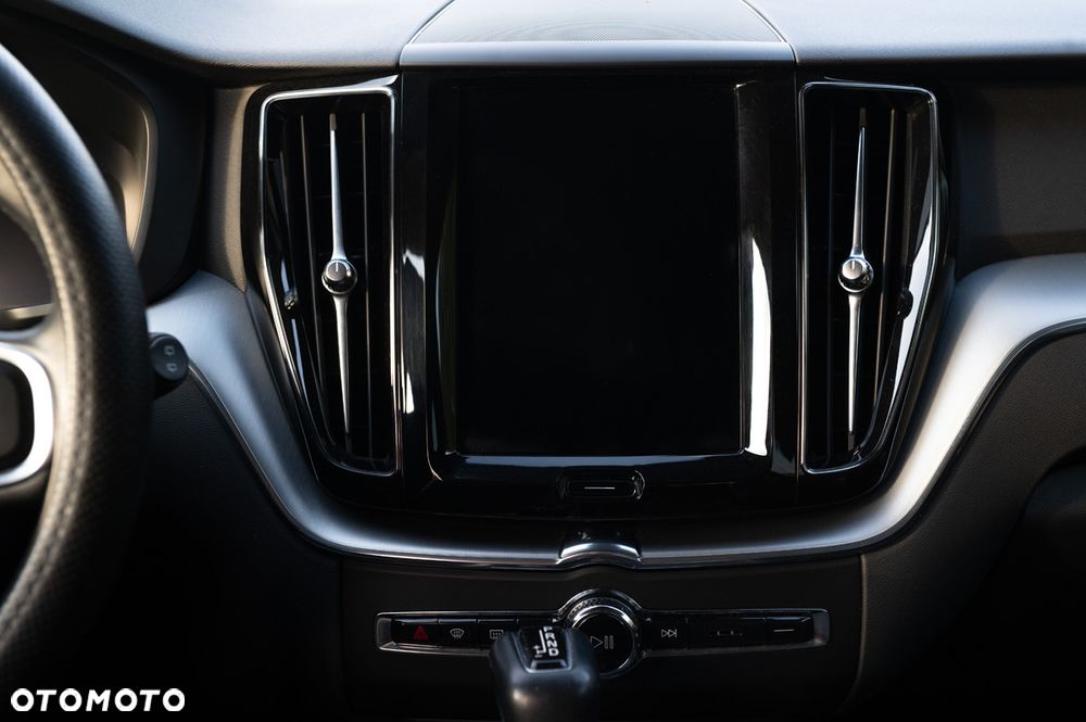 Volvo XC 60 T4 Momentum Pro - 10