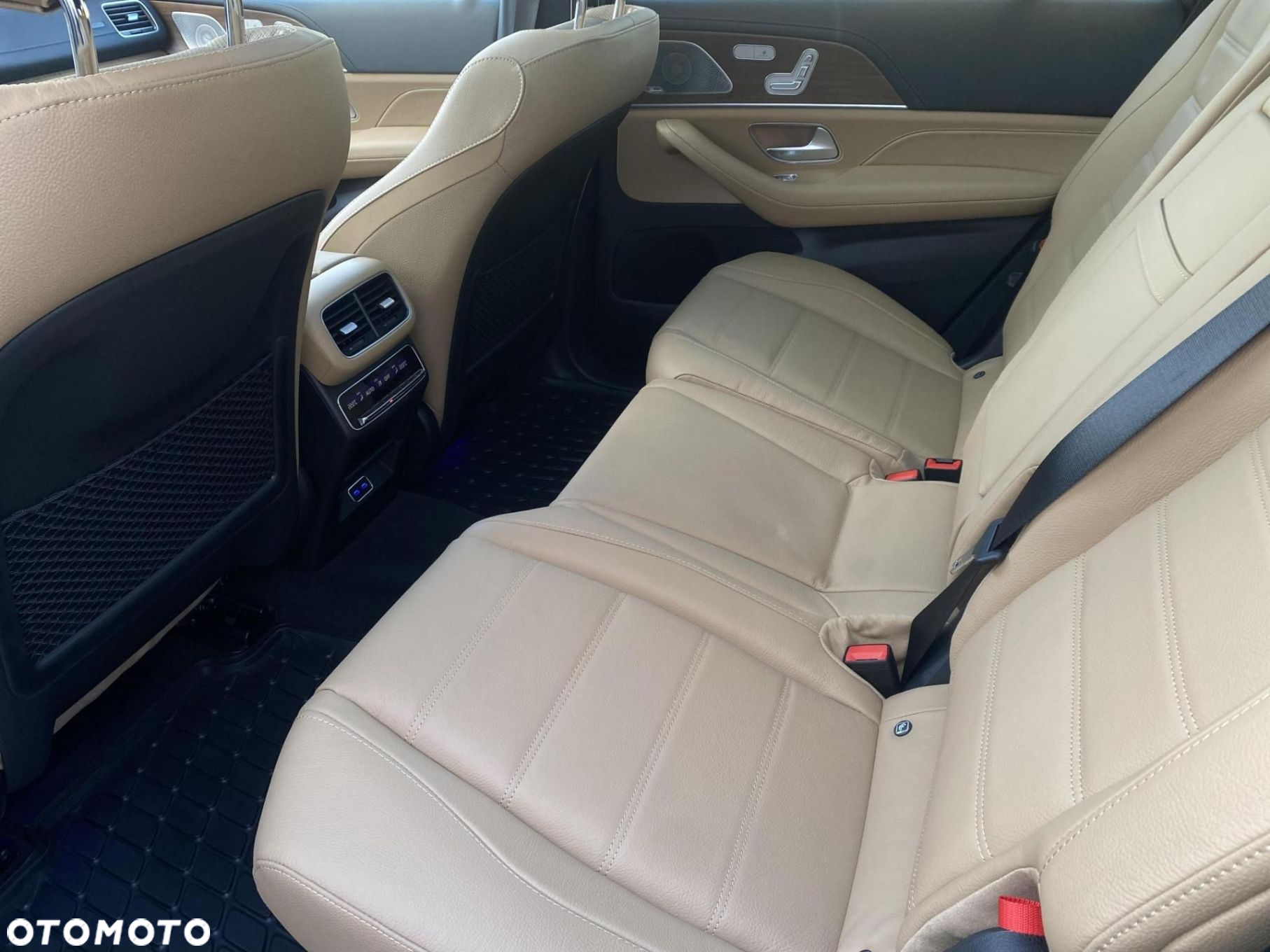 Mercedes-Benz GLS - 25