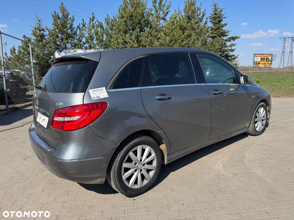 Mercedes-Benz Klasa B 180 CDI (BlueEFFICIENCY) 7G-DCT - 4