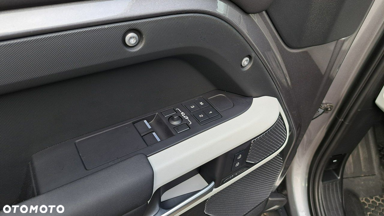 Land Rover Defender - 15