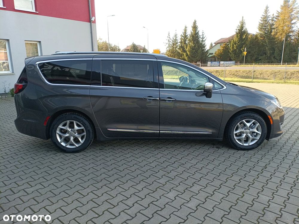 Chrysler Pacifica - 2