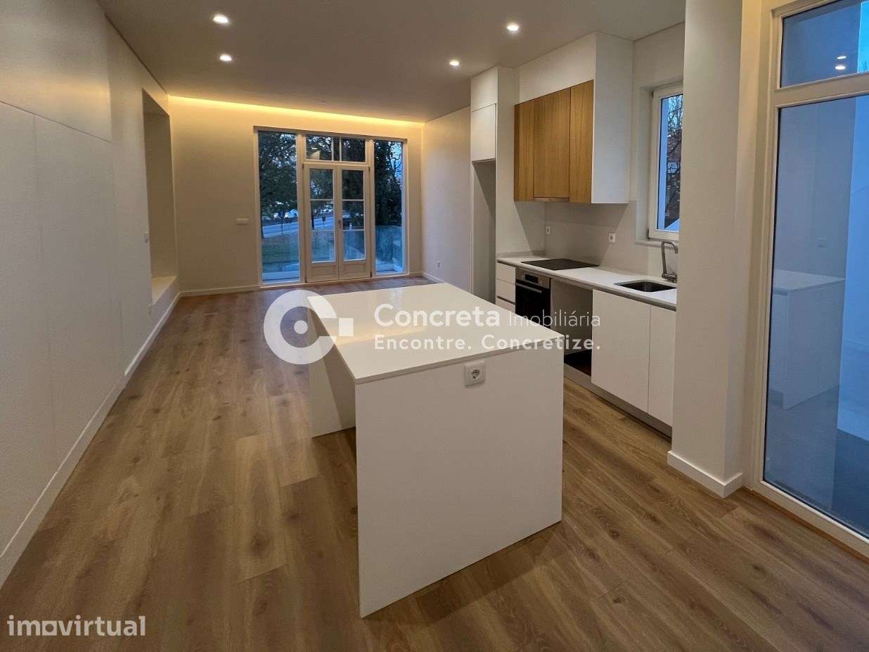Apartamento T2 com logradouro no centro histórico de Braga - Grande imagem: 2/17
