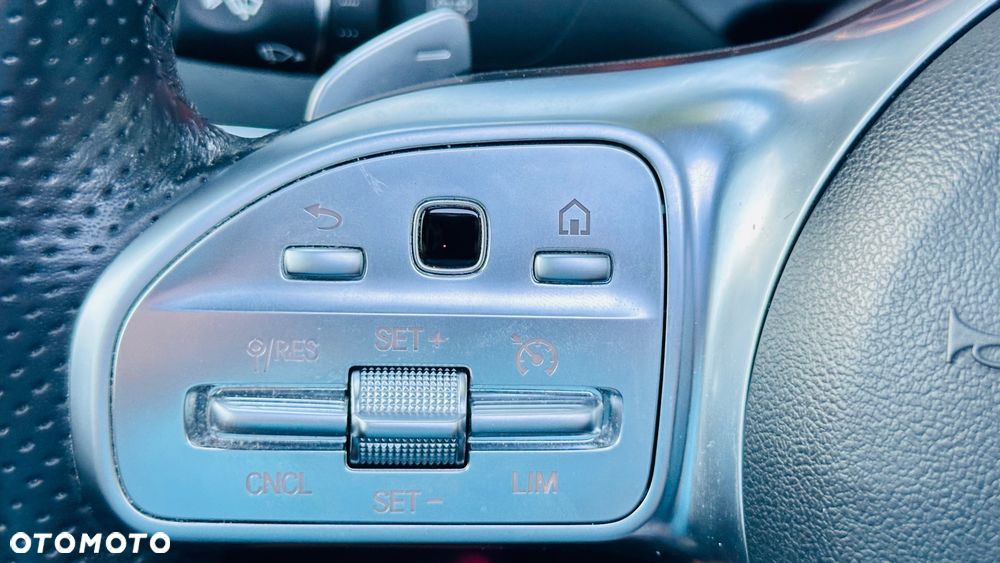 Mercedes-Benz Klasa E 220 d 4-Matic 9G-TRONIC - 23