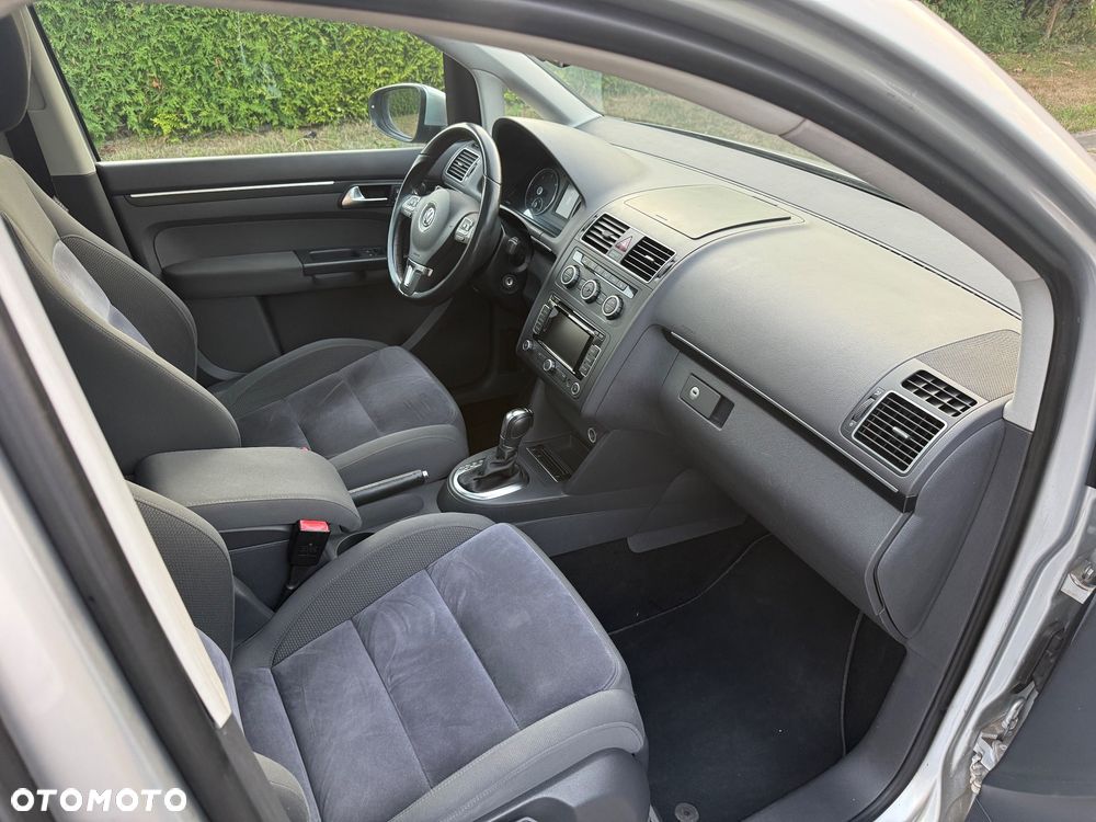 Volkswagen Touran 2.0 TDI DSG Highline - 9