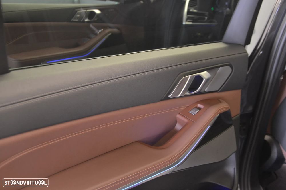 BMW X7 40 d xDrive Pack M - 24