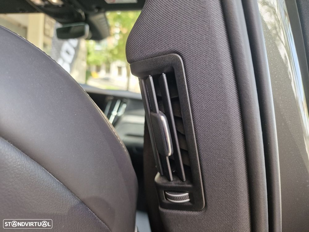 Volvo XC 60 2.0 T6 PHEV R-Design AWD - 21