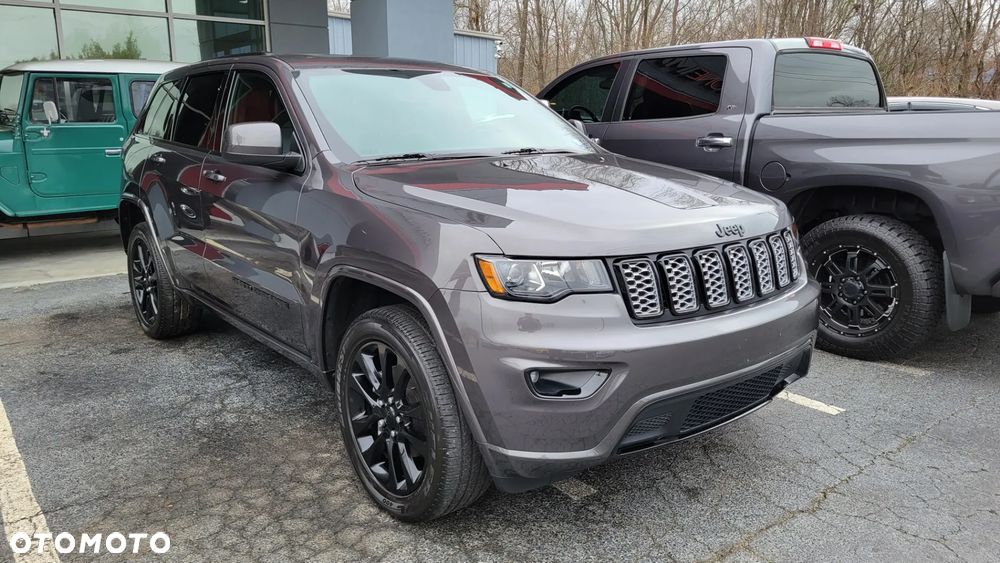 Jeep Grand Cherokee - 1