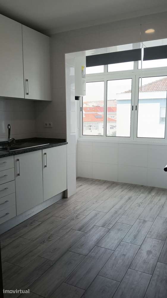 Apartamento T1 no Feijó Almada - Grande imagem: 2/12