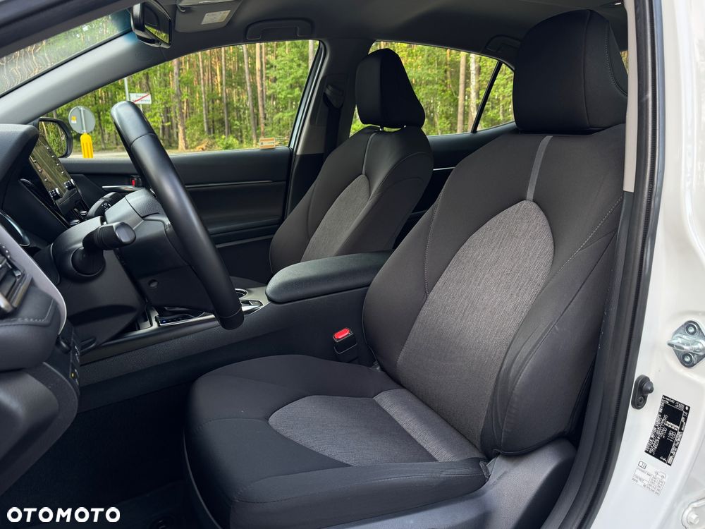 Toyota Camry 2.5 Hybrid Comfort CVT - 21