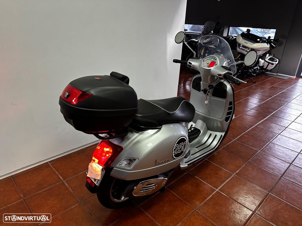 Vespa GTS Super 250 - 9