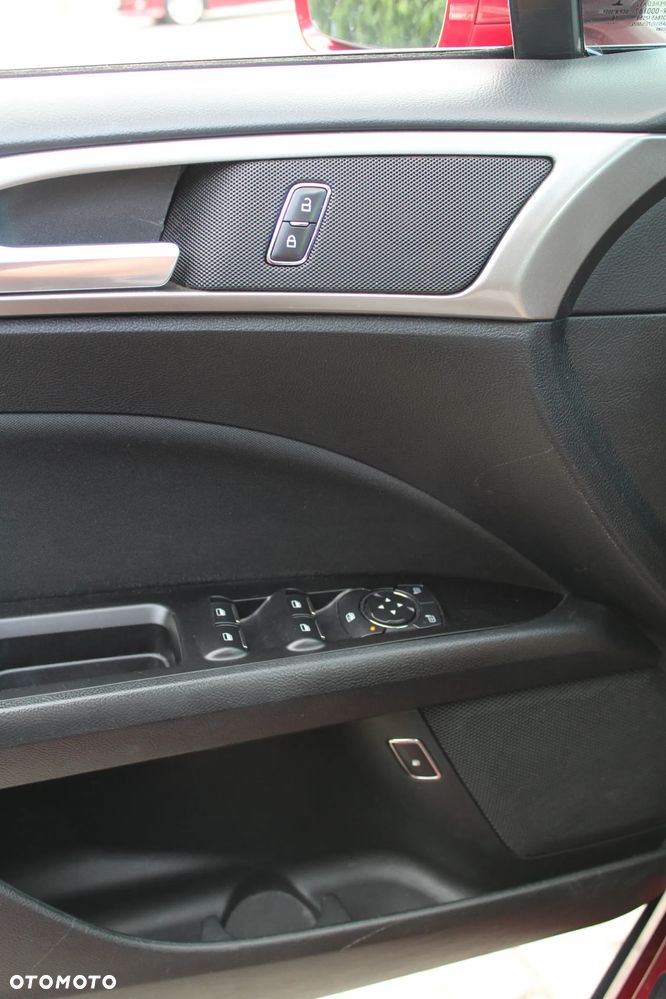 Ford Fusion - 22