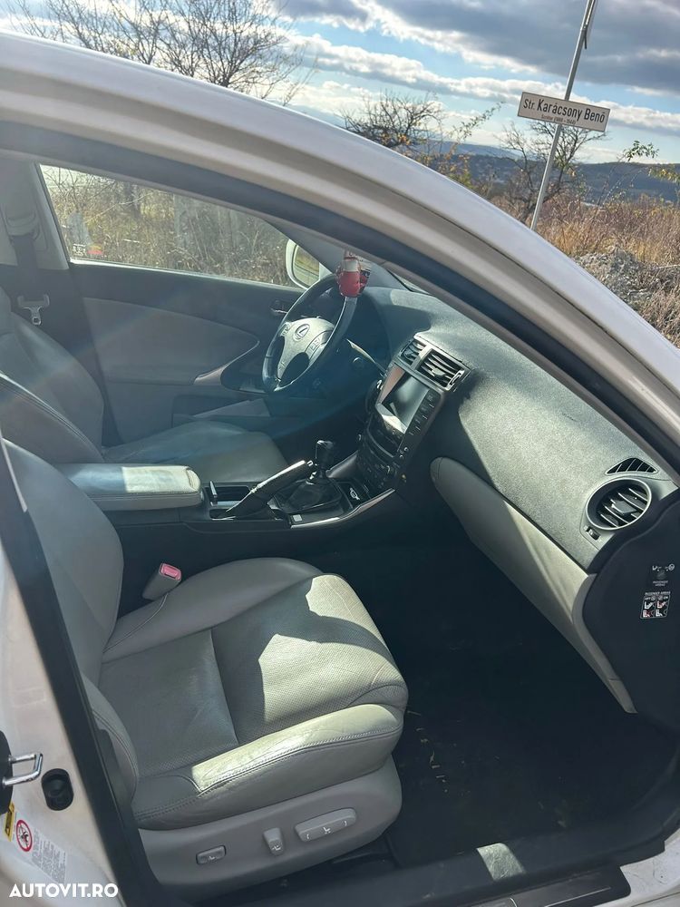 Lexus Seria IS 220d - 7