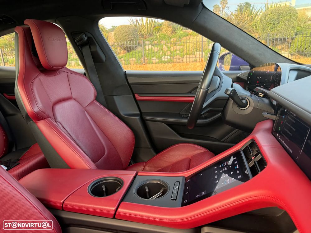 Porsche Taycan Turbo - 10