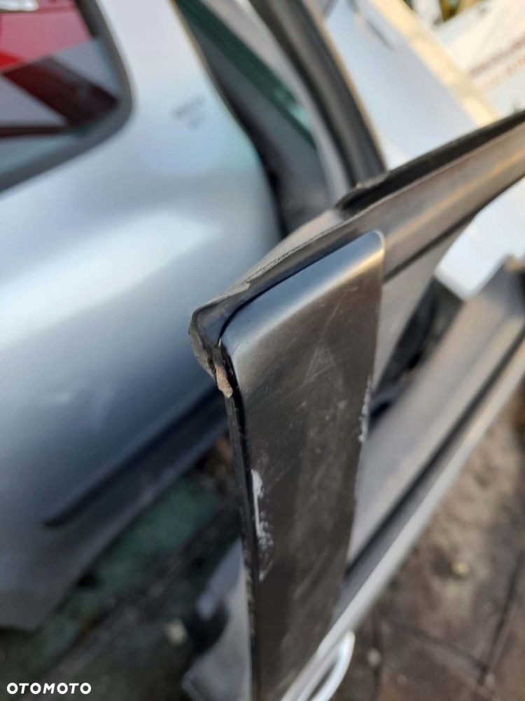 VW CADDY III LIFT II 16r 1.6 TDI VAN drzwi prawe przod - 8