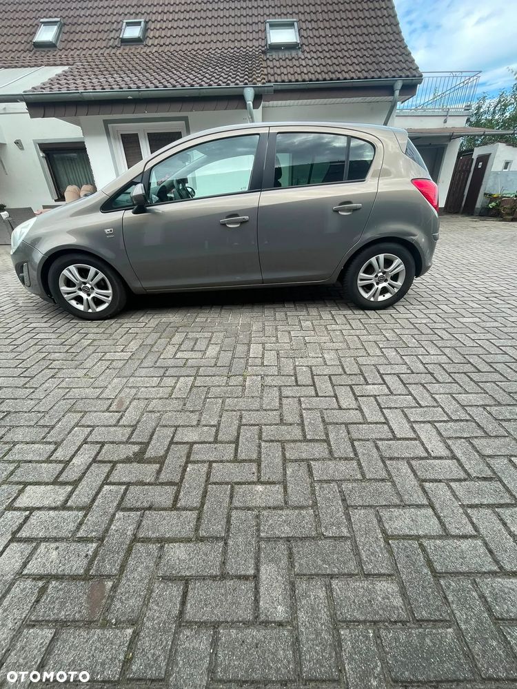 Opel Corsa 1.4 16V Cosmo - 3