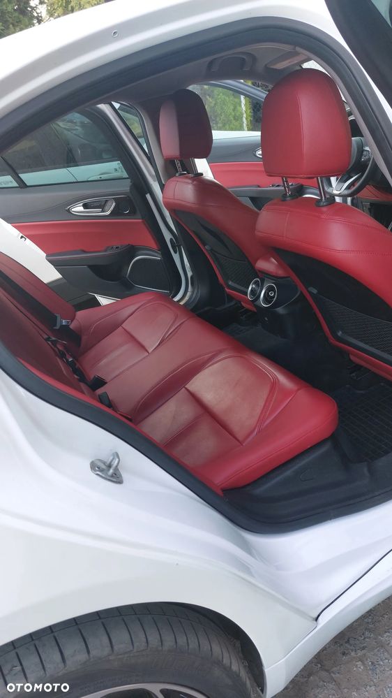 Alfa Romeo Giulia 2.0 Turbo TI Q4 - 10
