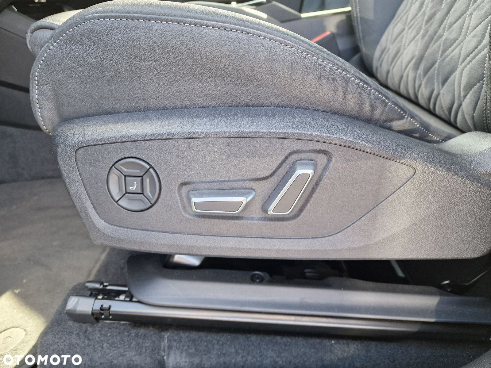 Audi Q6 e-tron - 11
