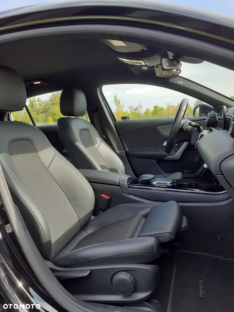 Mercedes-Benz Klasa A 180 Edition 1 7G-DCT - 17