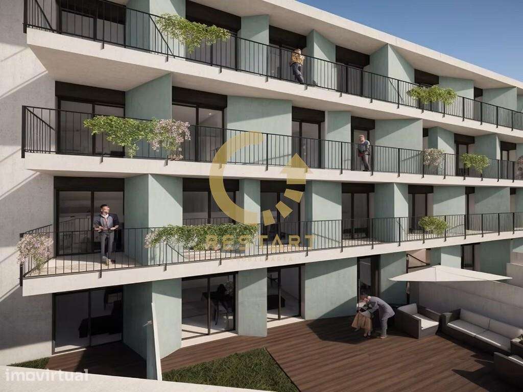 Studio T0 com varanda e lugar de garagem em Costa Cabral - Grande imagem: 2/29