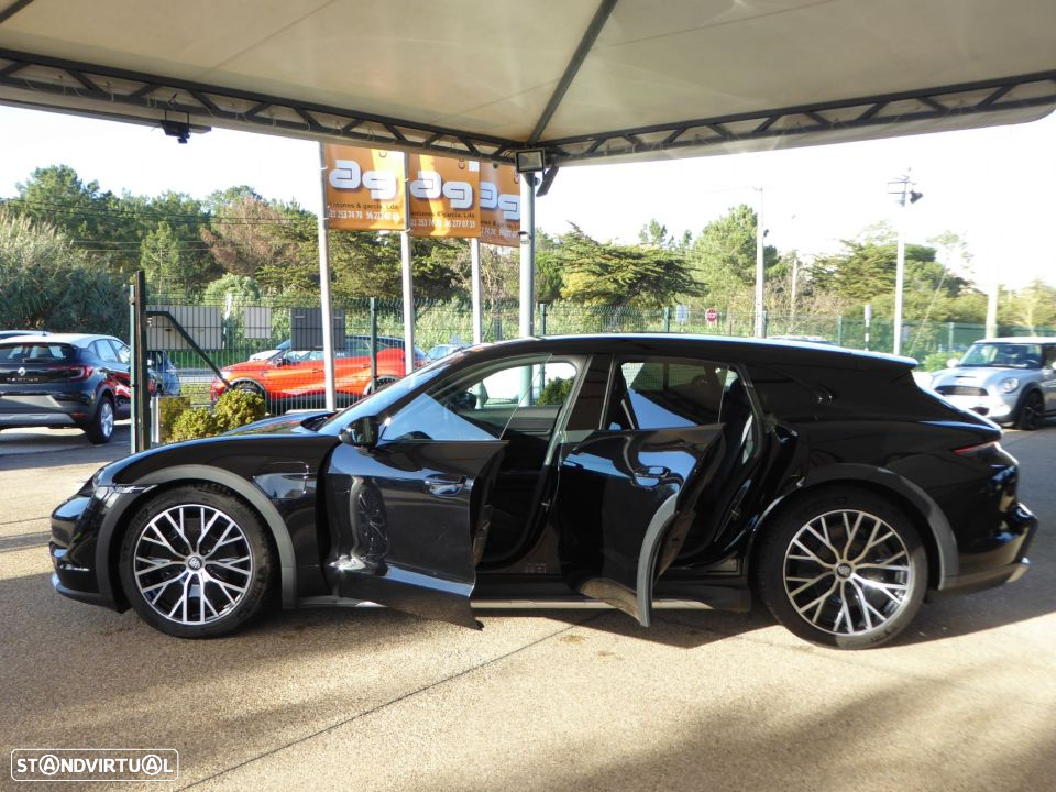Porsche Taycan Cross Turismo 4 - 24