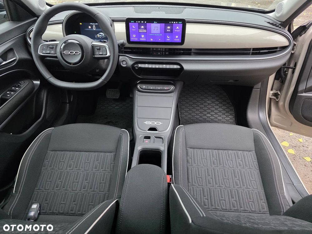 Fiat 600 1.2 Turbo Icon eDCT - 8