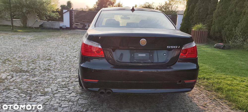 BMW Seria 5 550i - 4