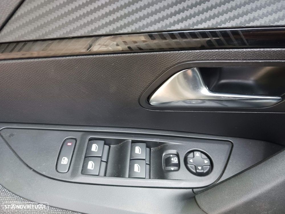 Peugeot 2008 1.2 PureTech Style - 24