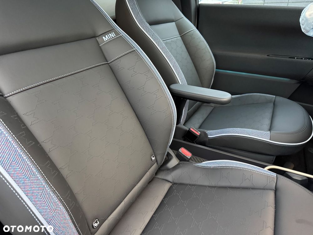 MINI Cooper SE Classic Trim - 13