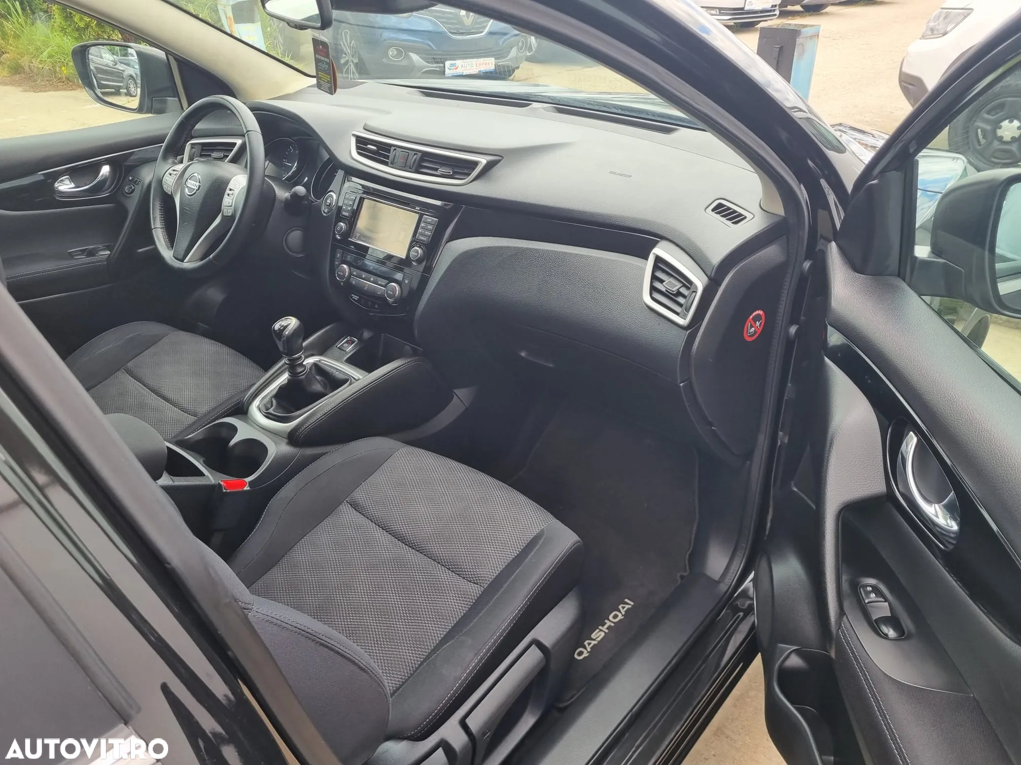 Nissan Qashqai 1.5 DCI N-Connecta - 10