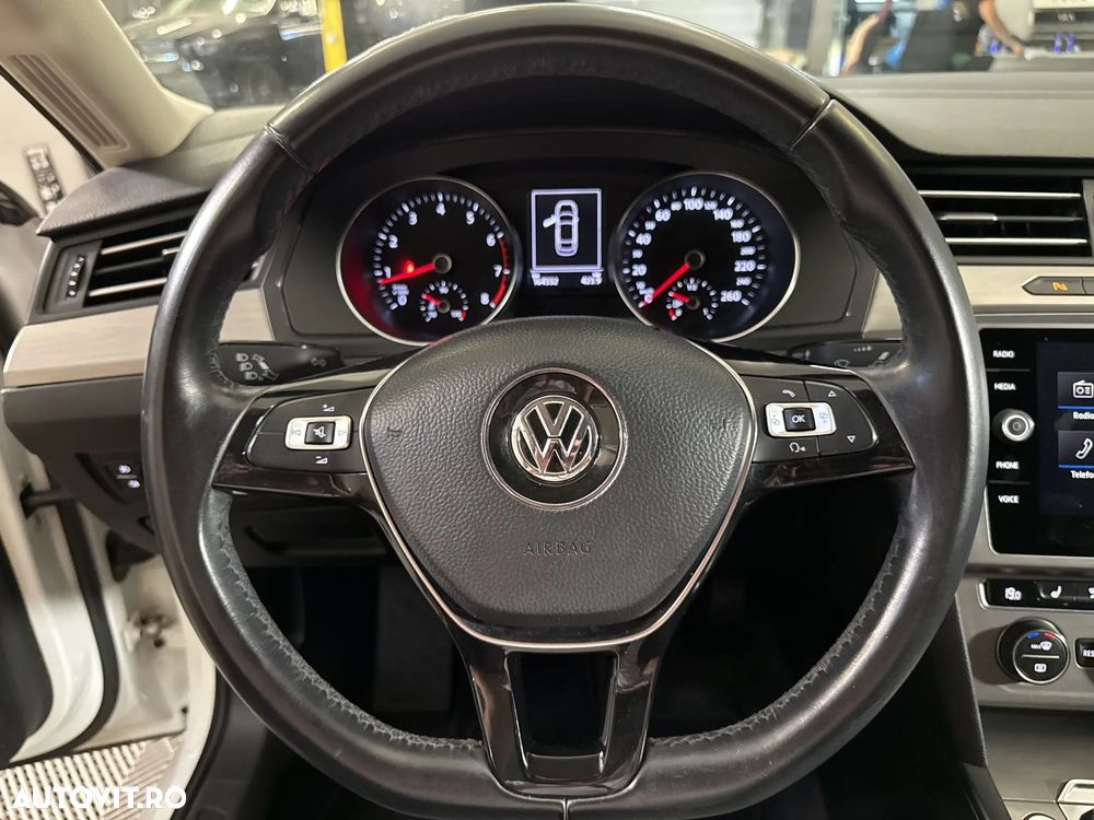 Volkswagen Passat - 17