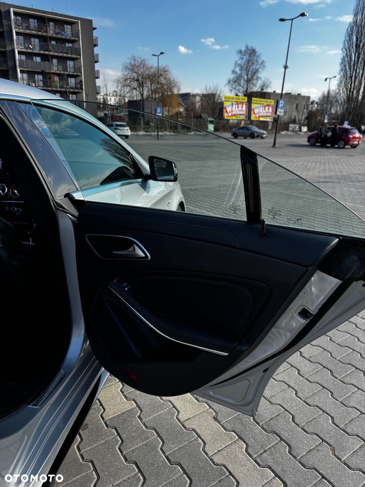 Mercedes-Benz CLA 45 AMG 4Matic 7G-DCT - 22