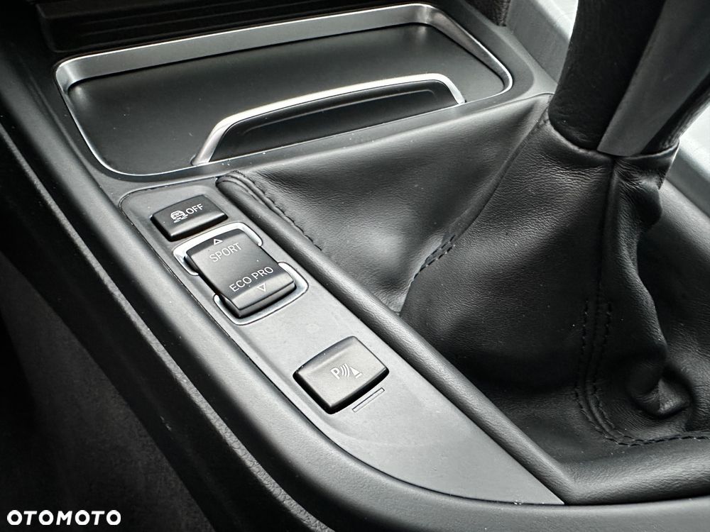 BMW Seria 3 320d Edition Luxury Line Purity - 25