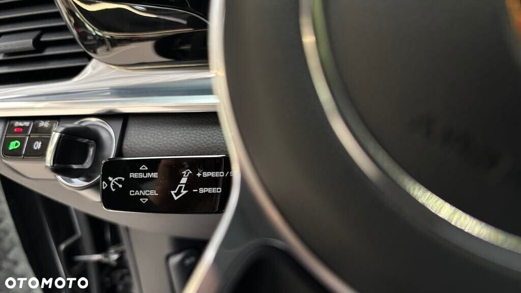 Porsche Panamera - 33