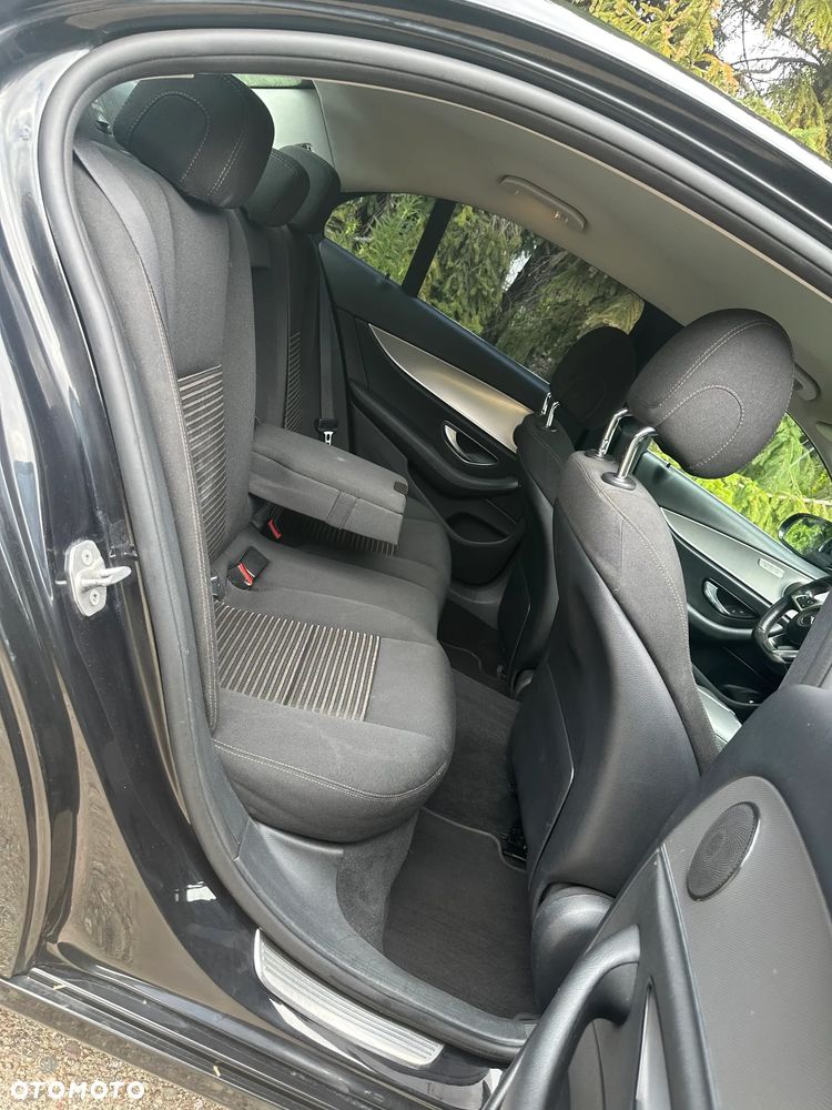 Mercedes-Benz Klasa E 220 d 9G-TRONIC - 28