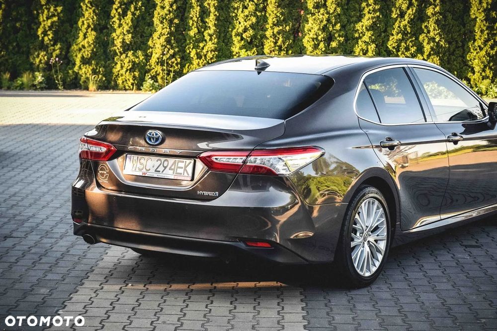 Toyota Camry 2.5 Hybrid Executive CVT - 2