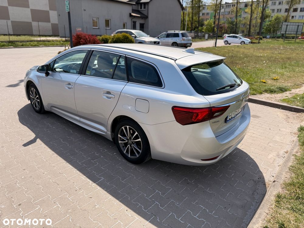 Toyota Avensis 1.8 Premium - 14
