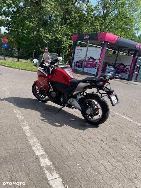 Honda VFR - 12