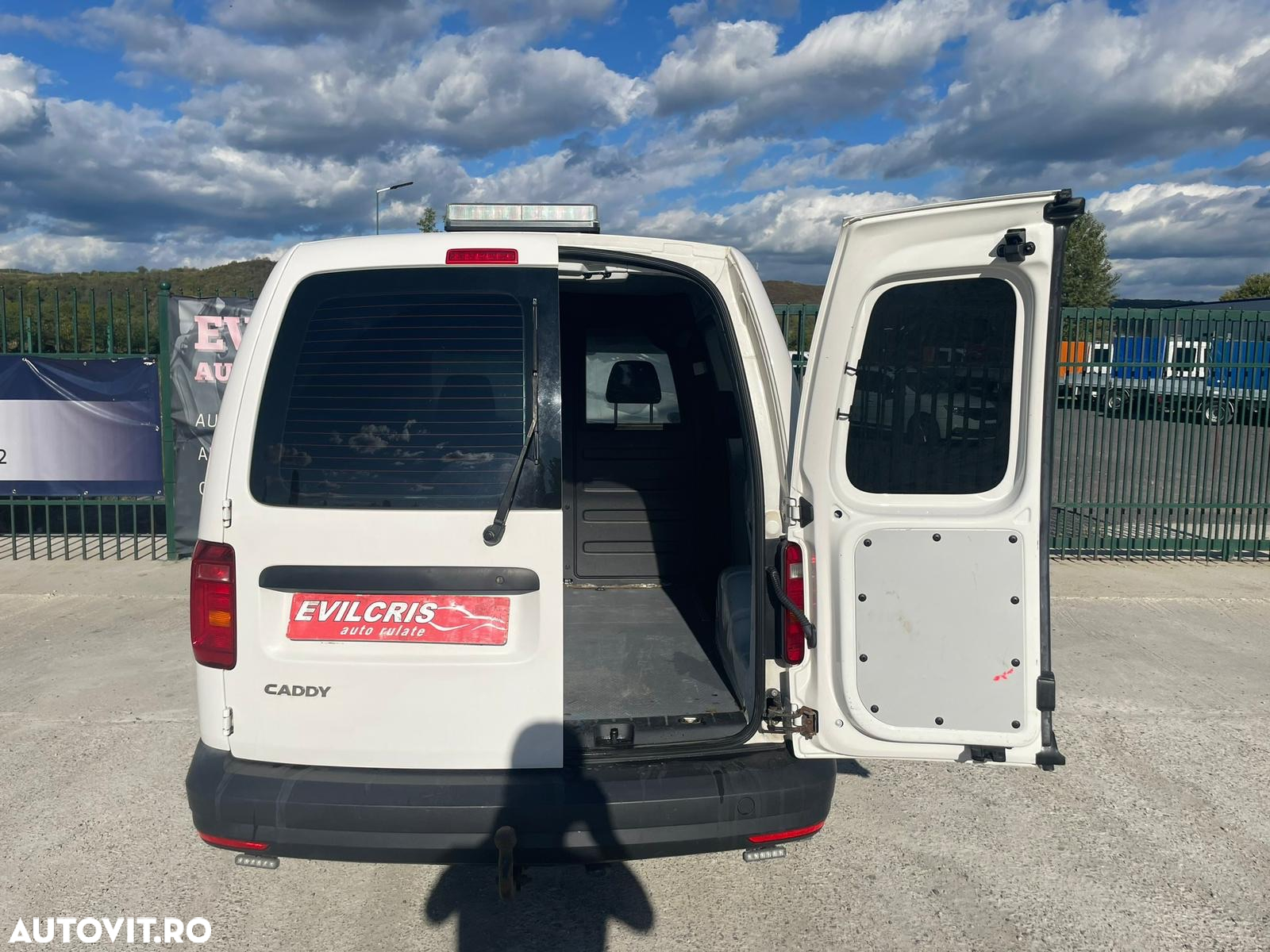 Volkswagen Caddy 2.0 TDI DSG - 12