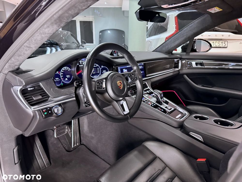 Porsche Panamera Turbo Executive - 32