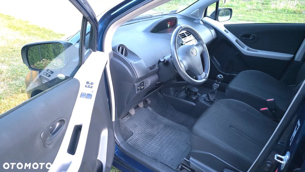 Toyota Yaris - 10