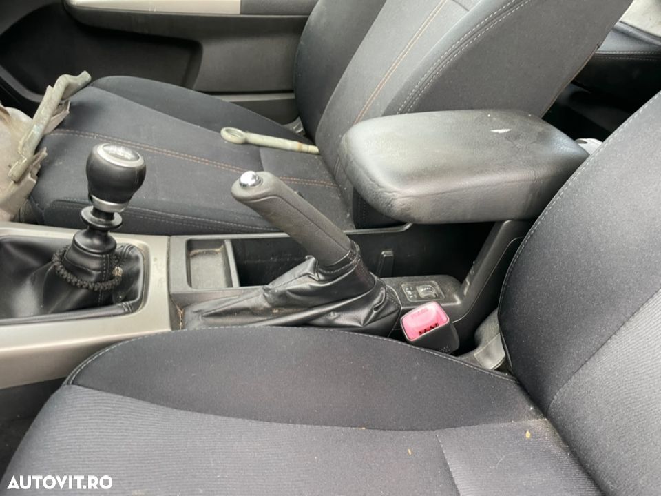 bara fata capotă radiator cutie ușa kit airbaguri scaune Haion luneta geam caseta directie Subaru Forester SH radio cd fabricație 2009 diesel dezmembrari forester 3 - 8