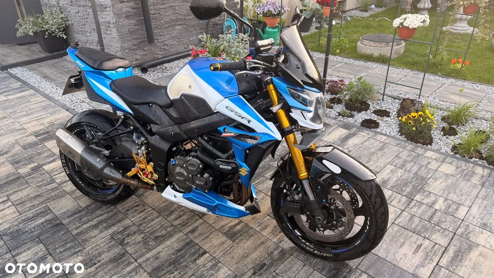 Suzuki GSR - 2