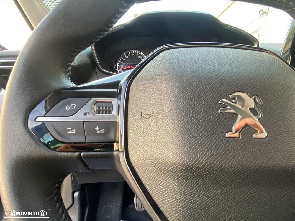 Peugeot 208 - 11