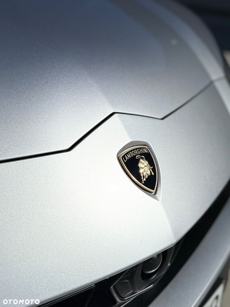 Lamborghini Urus Standard - 17