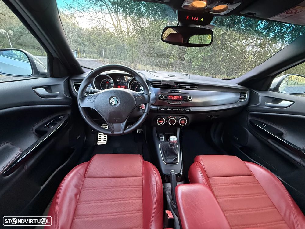 Alfa Romeo Giulietta ver-1750-tbi-quadrifoglio-verde - 29