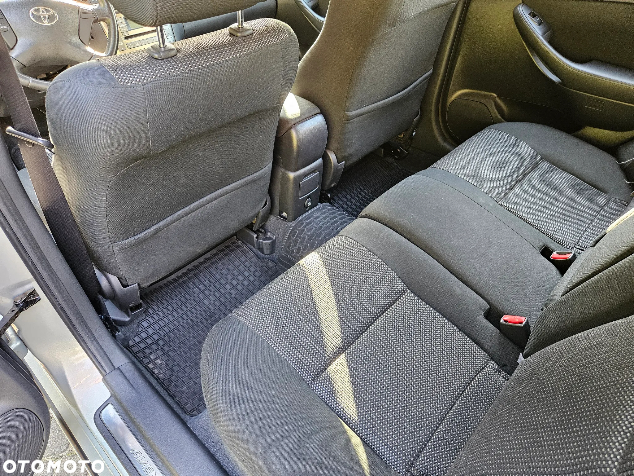 Toyota Avensis 1.8 VVT-i Combi Sol - 18