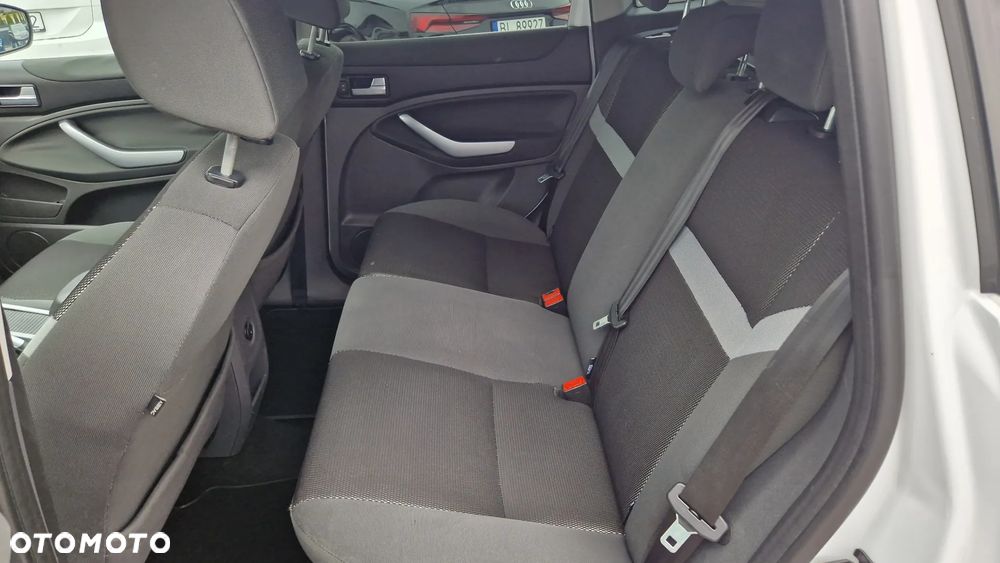 Ford Kuga 2.0 TDCi 2x4 Titanium - 16