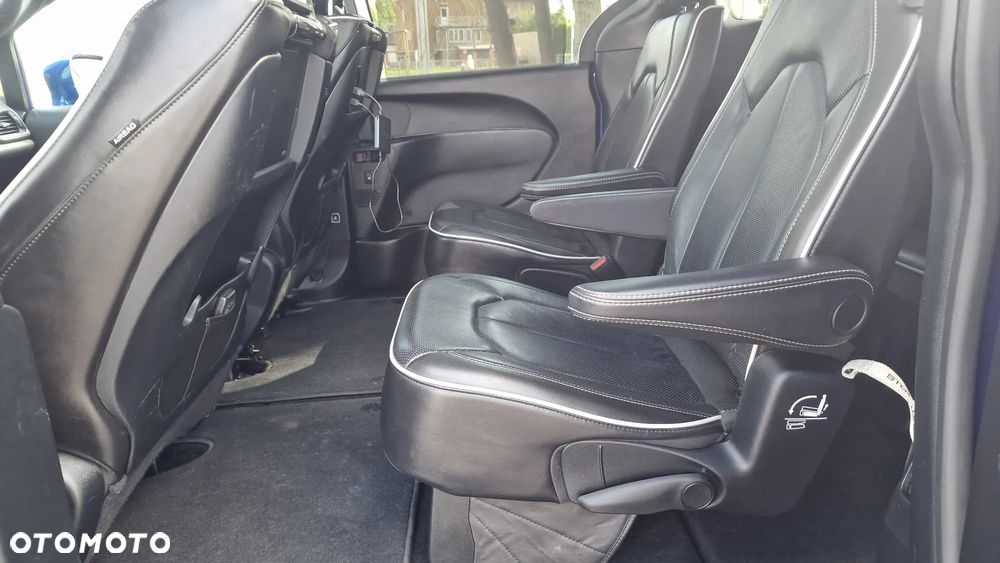Chrysler Pacifica - 27