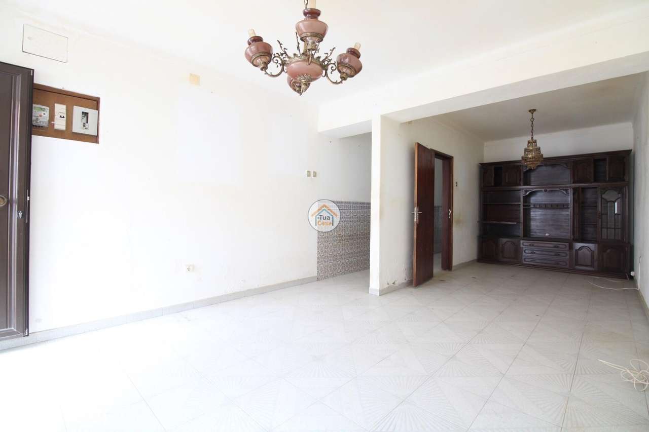 Moradia T2 com Espaço Exterior Localizada na Vila do Torrão, Concelho - Grande imagem: 3/30