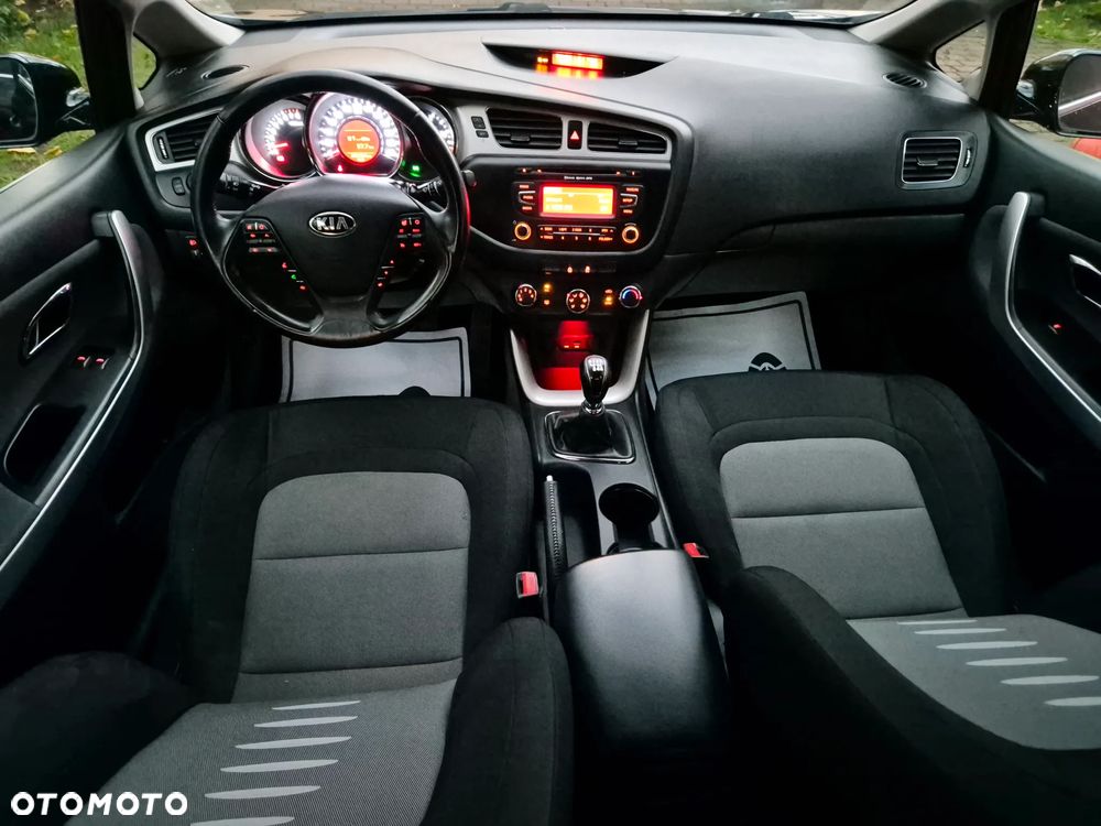 Kia Ceed 1.6 GDI Dream-Team Edition - 6